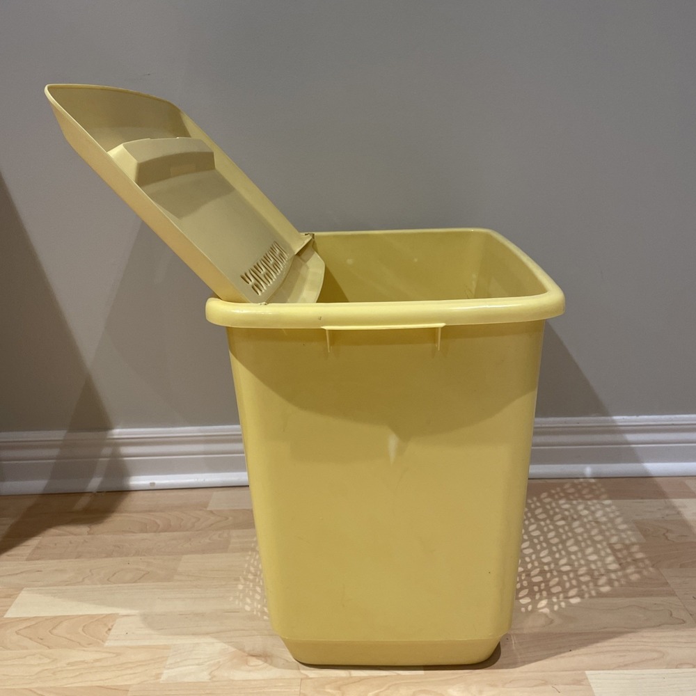 VINTAGE Tulip RUBBERMAID LAUNDRY HAMPER BASKET LID CATCH N CARRY Yellow 2987 USA - Picture 7 of 10